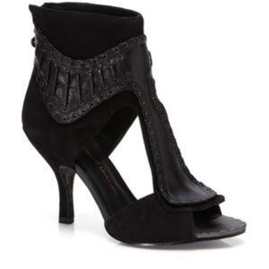 NIB House Of Harlow 1960 Mikola Triangle Black Size 6.5 Triangle T Strap Bootie!